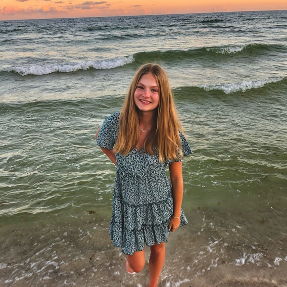 Meet your Posher, Claire - Picture 1 of 1